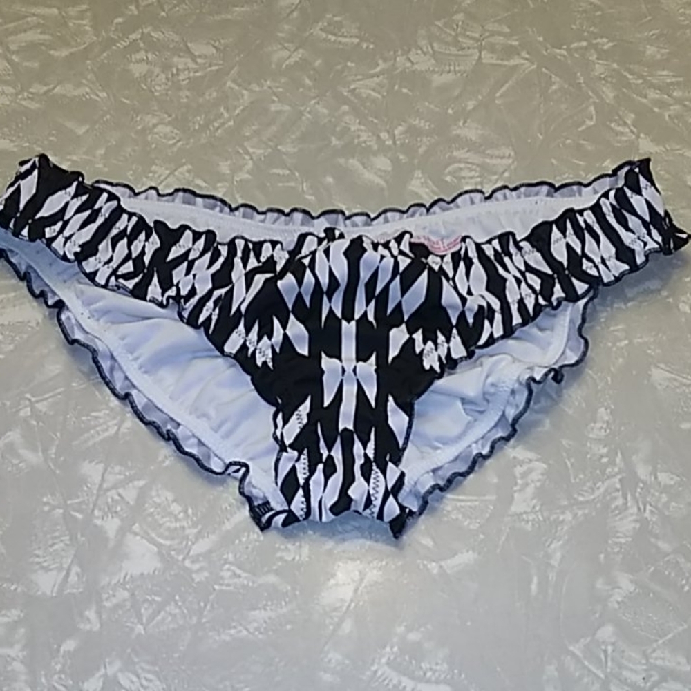NWOT Victoria Secret bikini bottom.